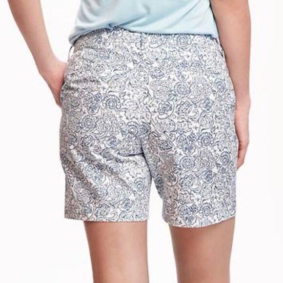 Old Navy Floral White and Blue Flat Front Cotton Shorts 6” Inseam 8 - Picture 2 of 10